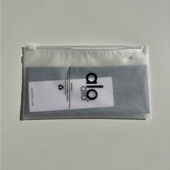 ALO Yoga Charcoal Headband for Women - Picture 3 of 3